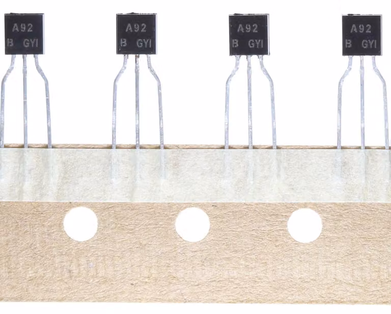 20 transistor PNP MPSA92B, tipo TO-92, con le seguenti caratteristiche: 305V, 200mA, 625mW