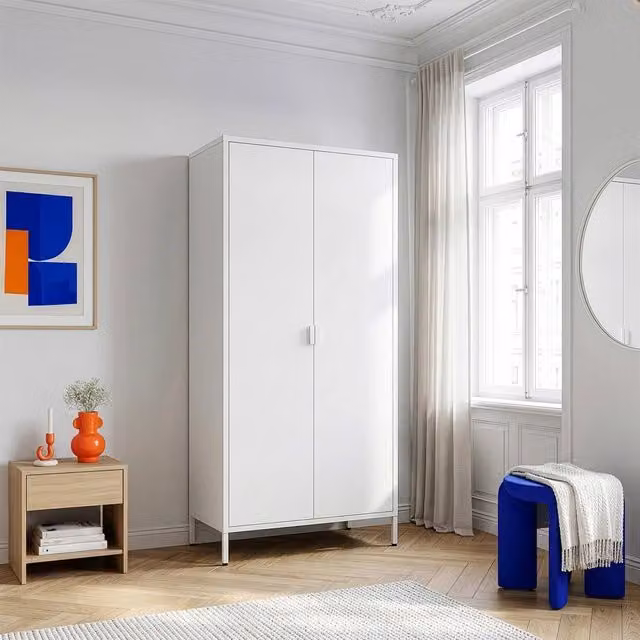 Armadio in acciaio en.casa Guradaroba Esteli con 2 ante, 2 barre appendiabiti e 4 ripiani, colore bianco, H 170 x L 80 x P 45 cm