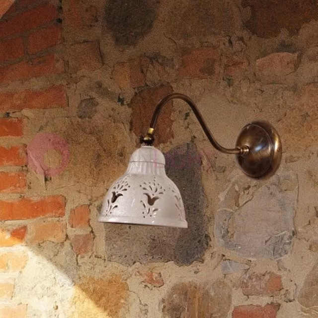 Applique MASSERIA di Ceramiche Borso in ottone e ceramica bianca, stile rustico country con braccio regolabile
