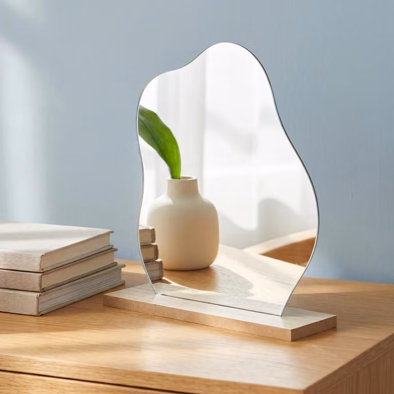 Specchio da trucco in acrilico, dimensioni 23,5x19,5 cm, design asimmetrico