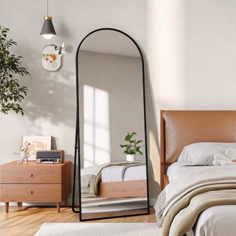 Specchio a parete Moonbite, modello Boden-Bogenspiegel, dimensioni 162x53 cm, con base – Design elegante e minimalista, ideale per camere da letto, studi d'artista e ambienti dallo stile nomade