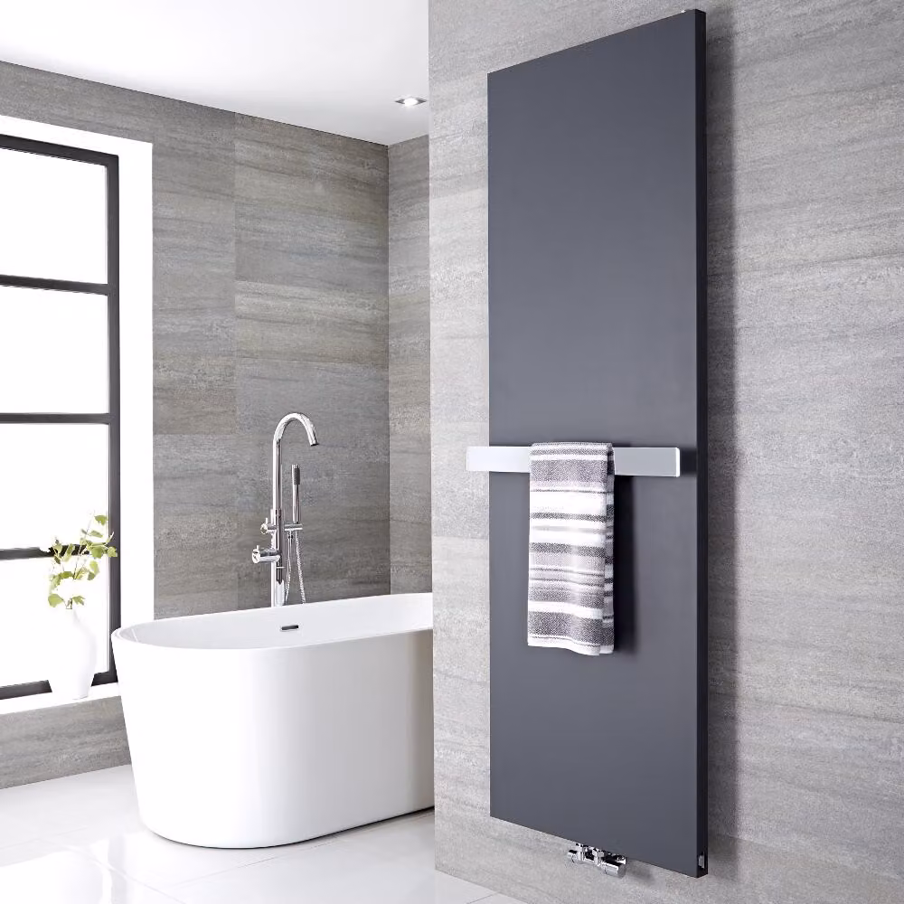 Radiatore di Design Verticale con Porta Asciugamani Antracite - 1800 x 600mm - 1404W - Rubi