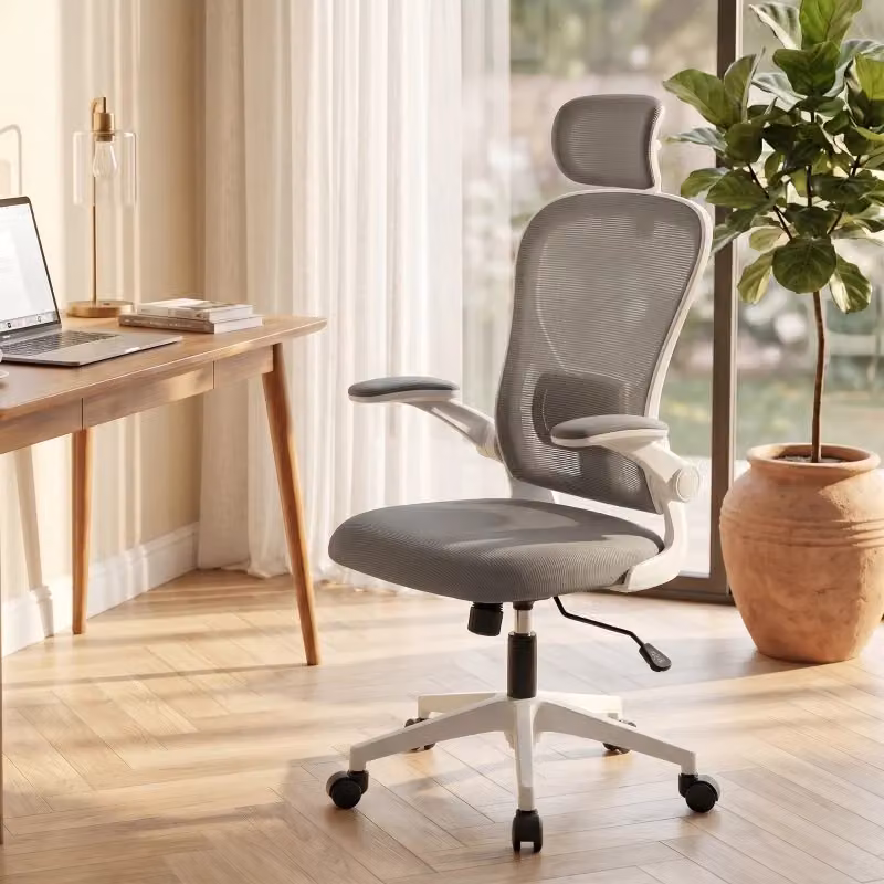Sedia da ufficio ergonomica REDOM grigia con braccioli ribaltabili e poggiatesta, L: 64 cm, P: 63 cm, H: 115-125 cm – 2