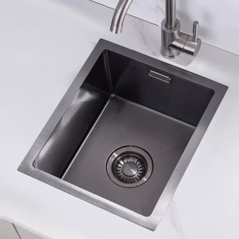 Lavello da cucina in acciaio inossidabile con design che riduce il rumore