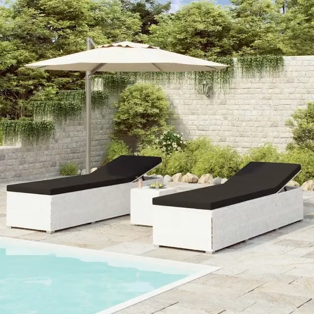 Lettini Prendisole con Tavolino 3 pz in Polyrattan Bianco 3057664