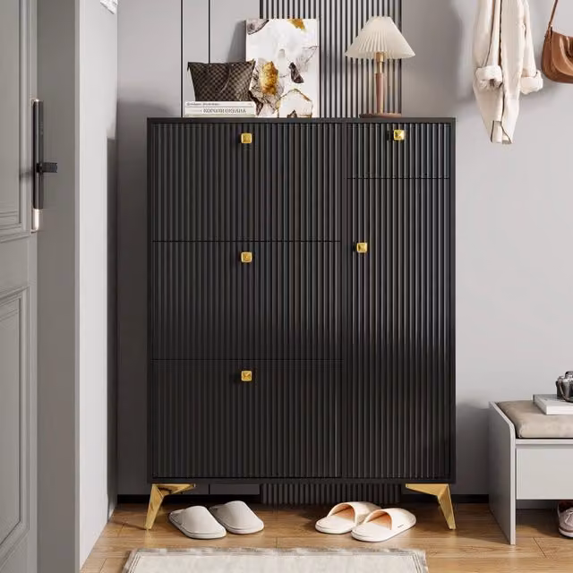 Scarpiera con superficie ondulata e maniglie in metallo nera in truciolare e MDF 90 × 25 × 121 cm