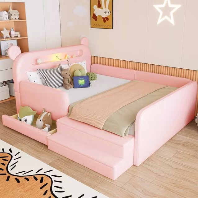 Letto imbottito per bambini 140x200 cm con testiera a orso, luce notturna, porta USB e vano portaoggetti, rivestimento in ecopelle rosa e bianco
