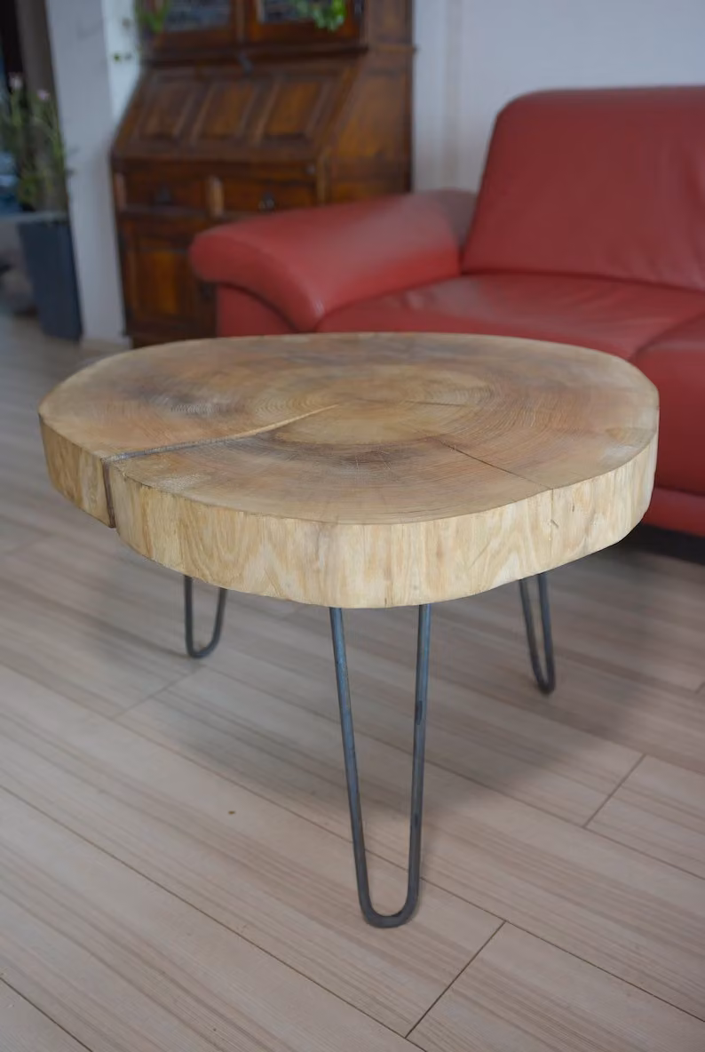 Tavolino in disco di rovere massiccio su gambe a forcina in acciaio diametro 40cm