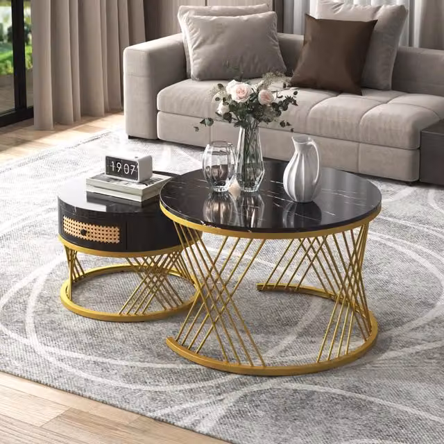 Tavolino da salotto rotondo 2 in 1 Zephmum con piani in marmo, cassetti in rattan e gambe in ferro dorato e nero, L/P/H: 70 x 70 x 45,5 cm e 50 x 50 x 38,5 cm