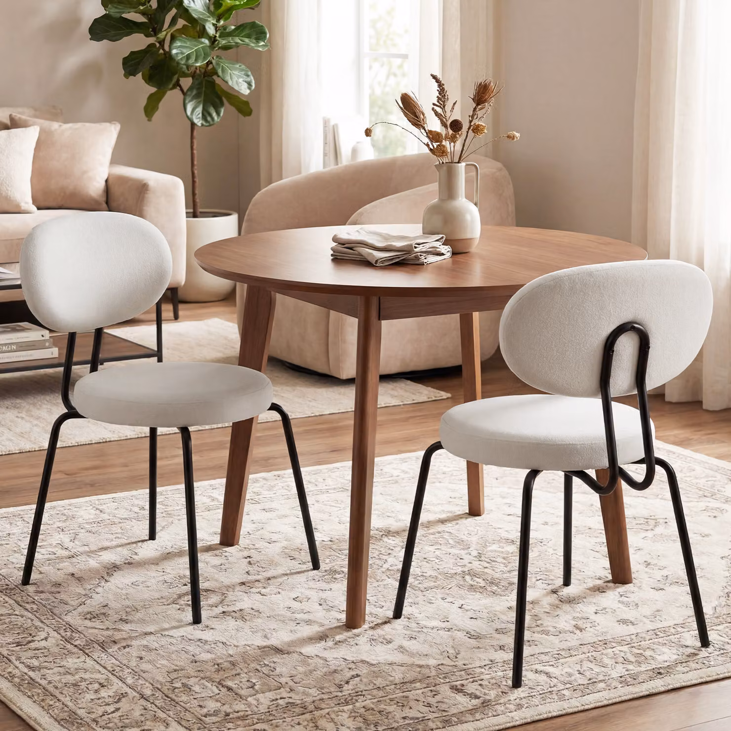Set di 2 sedie da pranzo Costway in tessuto beige e bianco con gambe in metallo e schienale curvo