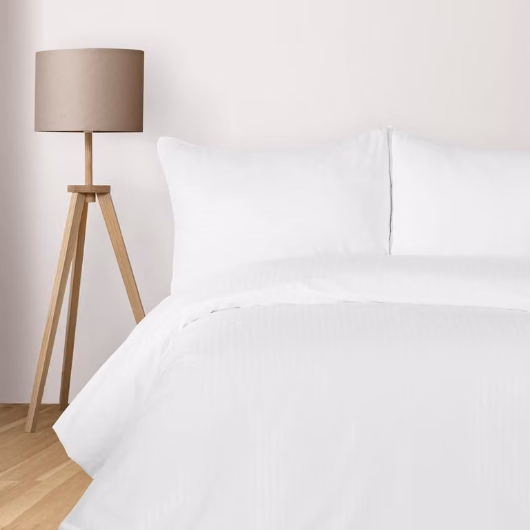 Set di lenzuola con copripiumino 140x200 cm - 2 pezzi - Microfibra - Con chiusura a zip - Bianco