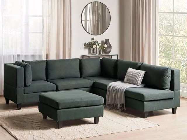 Divano componibile a 5 posti imbottito lato destro in tessuto verde scuro con gambe nere e pouf stile moderno