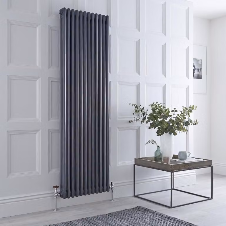 Radiatore Triplo Verticale Tradizionale Antracite - 1800mm x 560mm - con Piedini - Regent