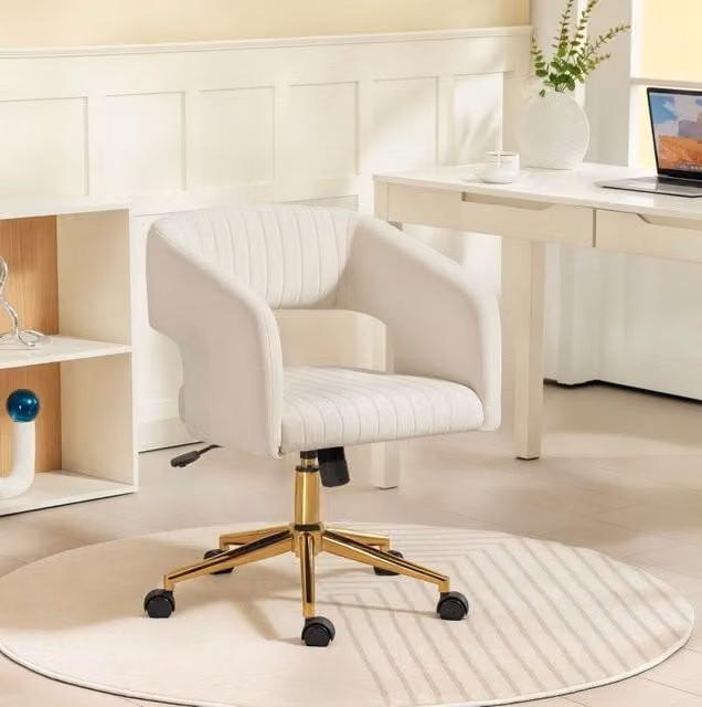 Sedia da ufficio ULEVR in poliestere effetto velluto color crema, regolabile in altezza e girevole a 360¡ã