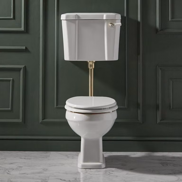 Sanitario WC Tradizionale con Cassetta - Kit di Scarico in Oro Satinato e Copriwater Bianco - Richmond