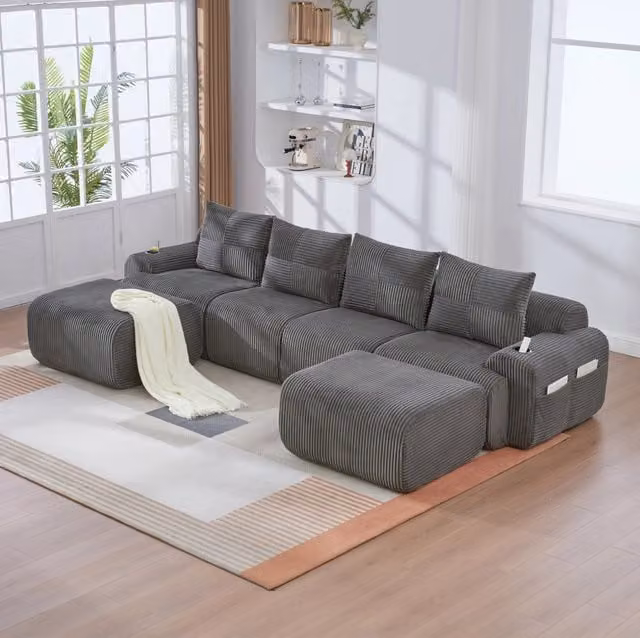 Divano modulare 4 posti 333x174x80 cm in tessuto grigio scuro, con 2 pouf e tasca laterale –