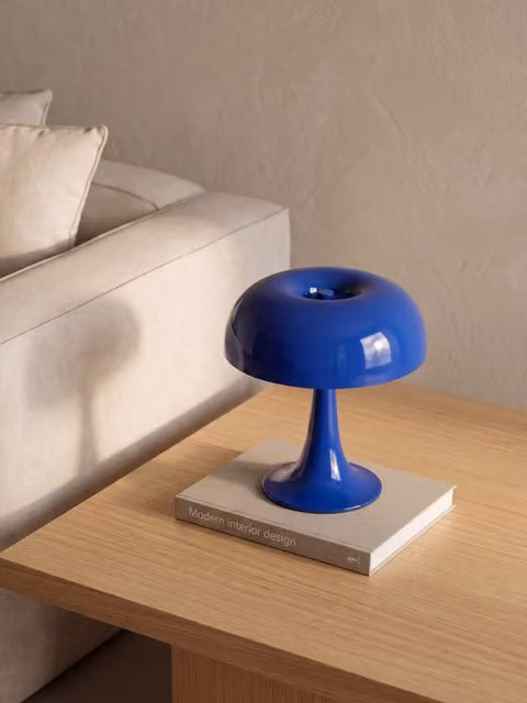 Hoop lampada da tavolo blu in metallo e vetro Kenay Home – 1