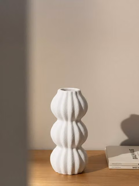 Vaso Duna in ceramica bianca Kenay Home per tavolo, forma rotonda – 1