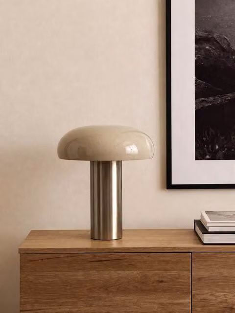 Lampada da tavolo moderna Kenay Home in tessuto beige e metallo oro/ottone