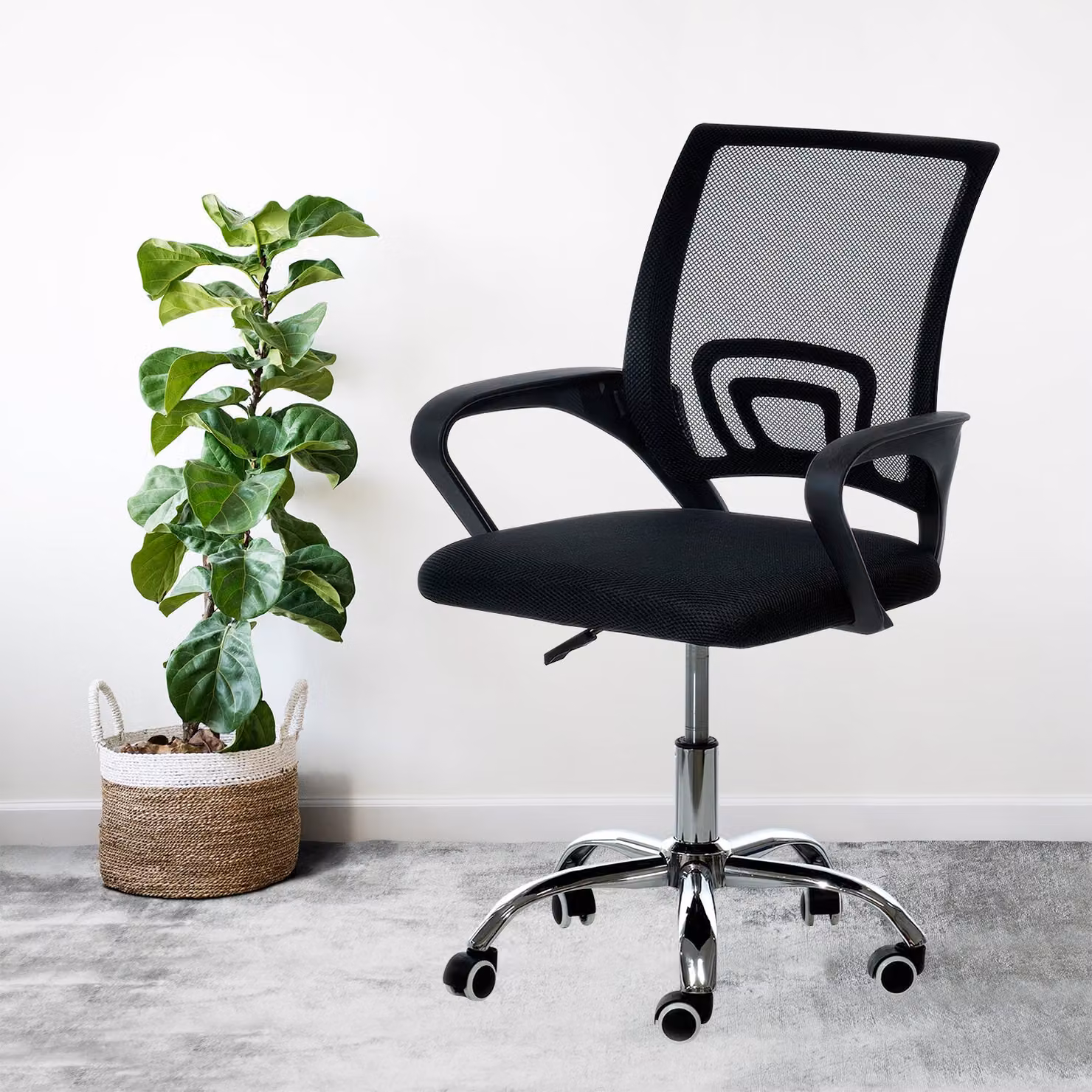 Sedia da ufficio Vestiamo Casa nera con braccioli e ruote, girevole a 360 gradi, H: 96 cm, L: 58 cm, P: 56 cm – 2