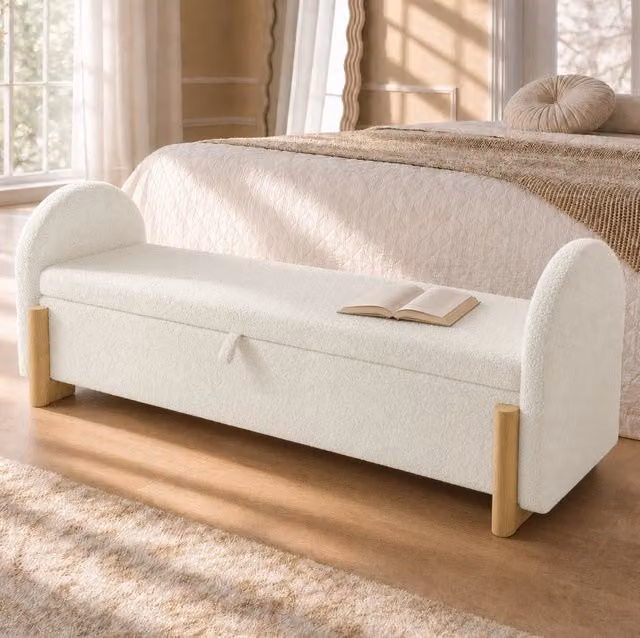 Panca da letto con contenitore idraulico MODFU in bouclé bianco con gambe in legno massiccio, L: 146 cm
