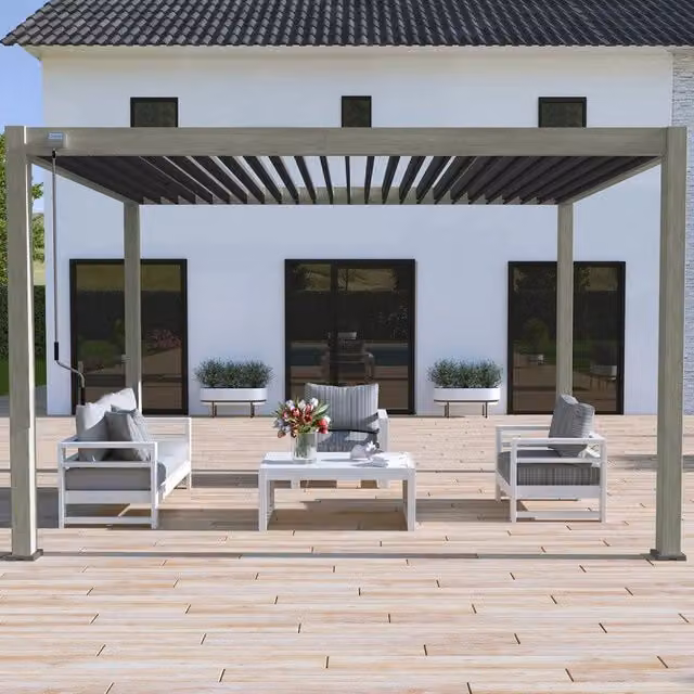 Pergola bioclimatica autoportante Ombréa con effetto legno e lamelle grigie, L: 400 cm, P: 300 cm, H: 251 cm