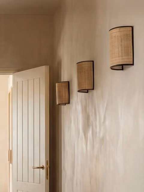 Applique Lombok Kenay Home in rattan e metallo, beige e nera, H 25 cm x L 20 cm x P 20 cm