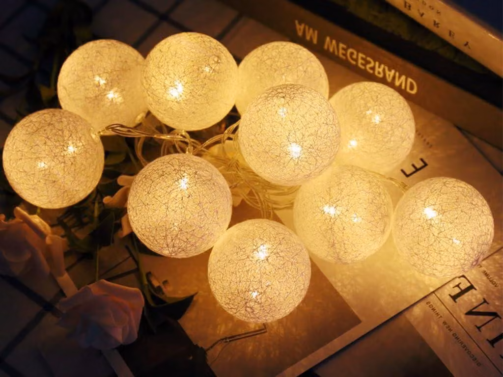 Catena luminosa con 20 LED, lunghezza 3 metri, luce bianco caldo, alimentazione a batteria