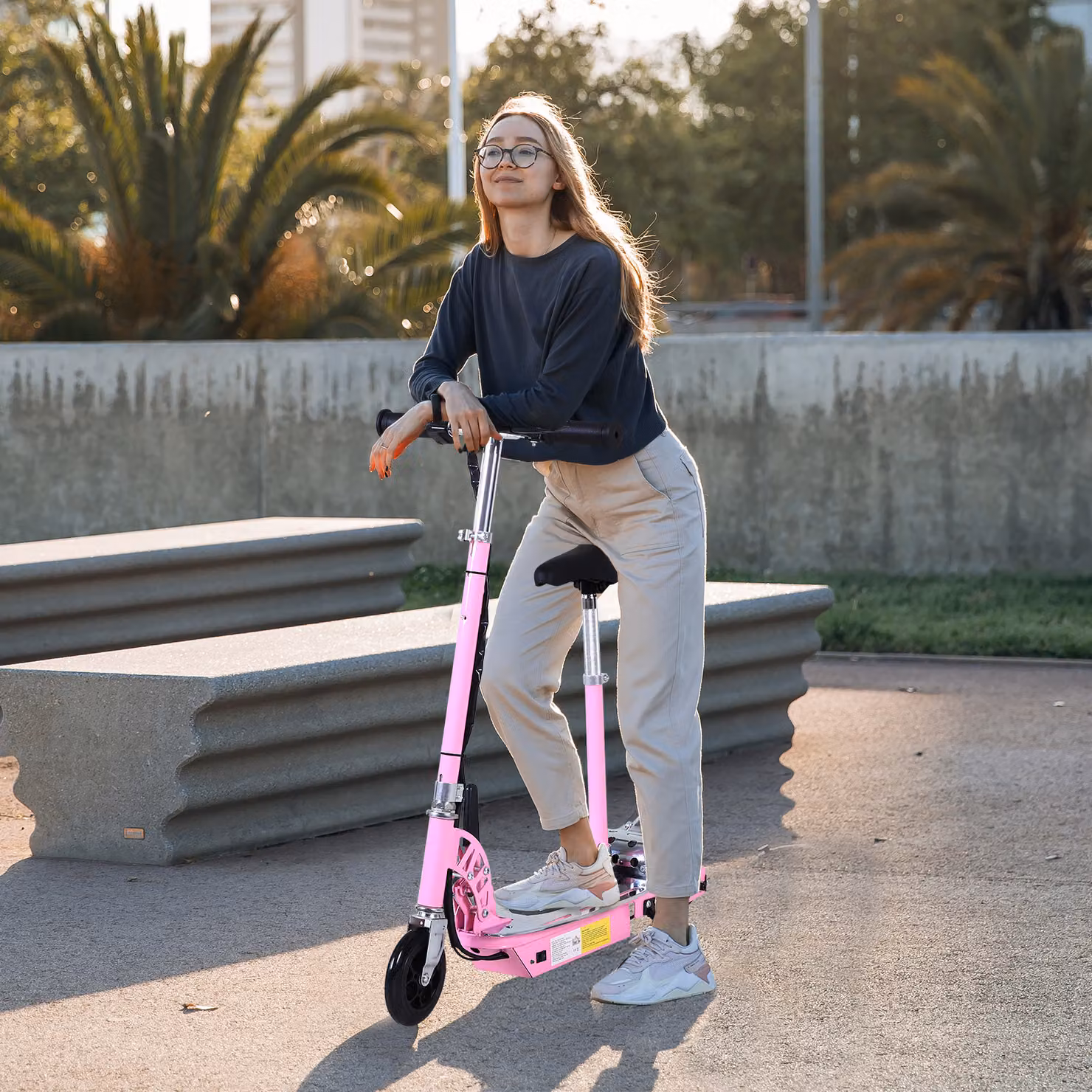 Monopattino elettrico per bambini Homcom rosa con altezza regolabile e freno, L: 81.5 cm, P: 38 cm, H: 94 cm – 2