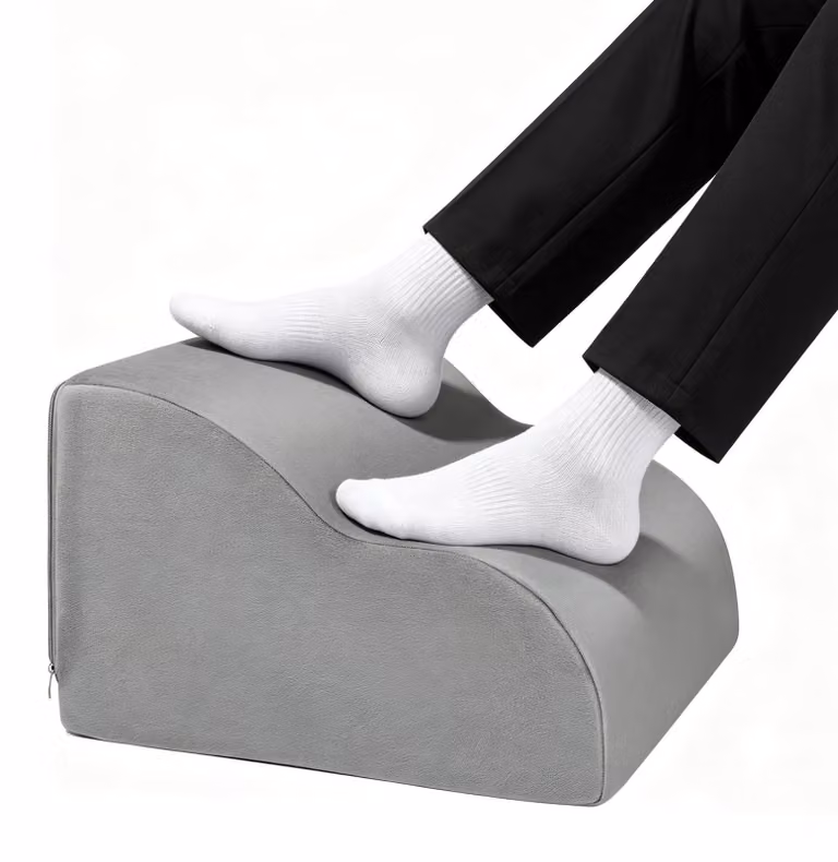 Poggiapiedi ergonomico con nucleo in schiuma di alta qualità