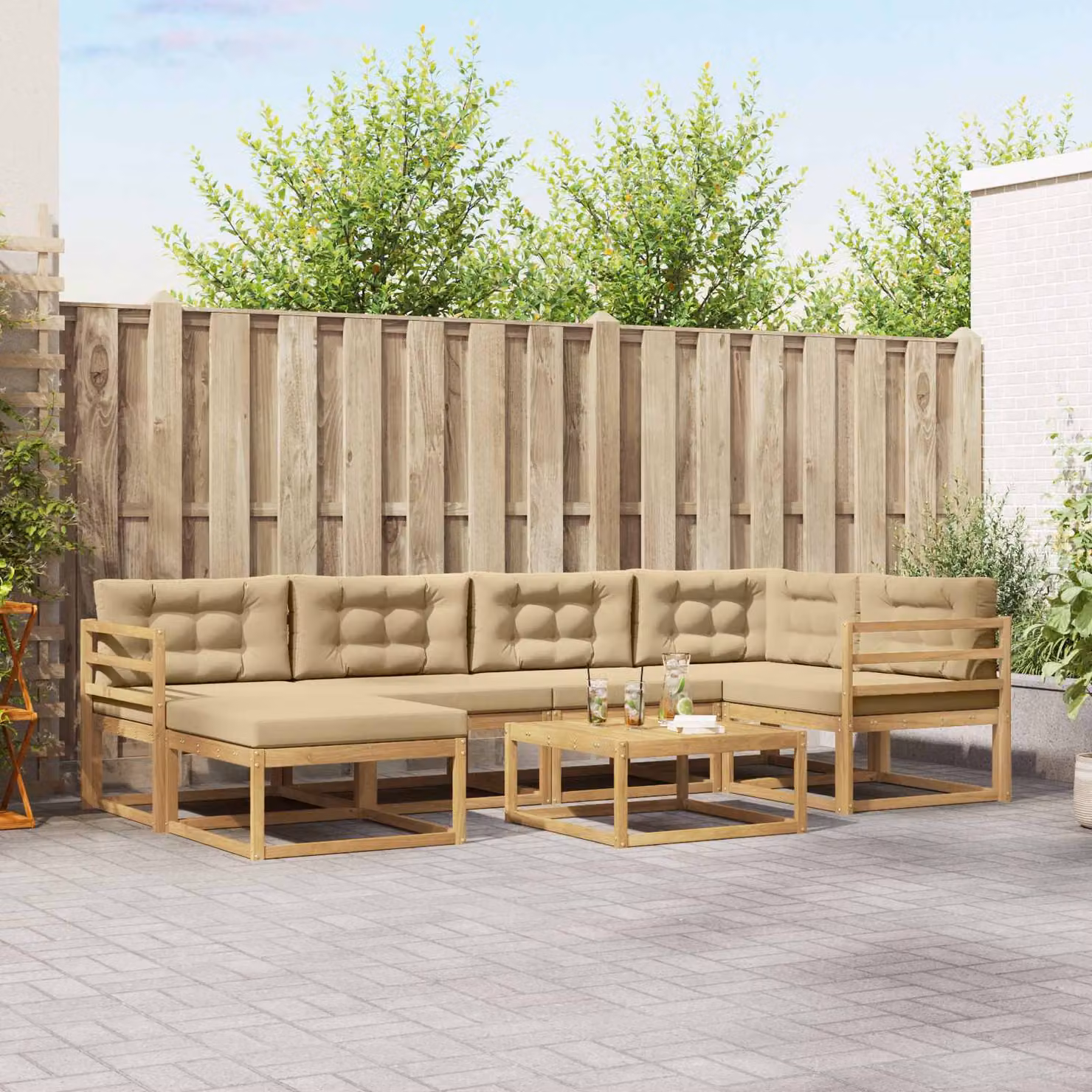 vidaXL Set di divani da esterno a forma di U composto da 7 pezzi in legno di acacia con cuscini Bianco e Beige