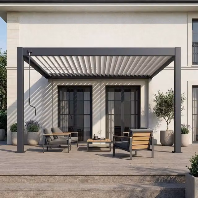 Pergola Bioclimatica Addossata Comintes Collezione VS L: 400 cm x P: 400 cm - Antracite/Bianco