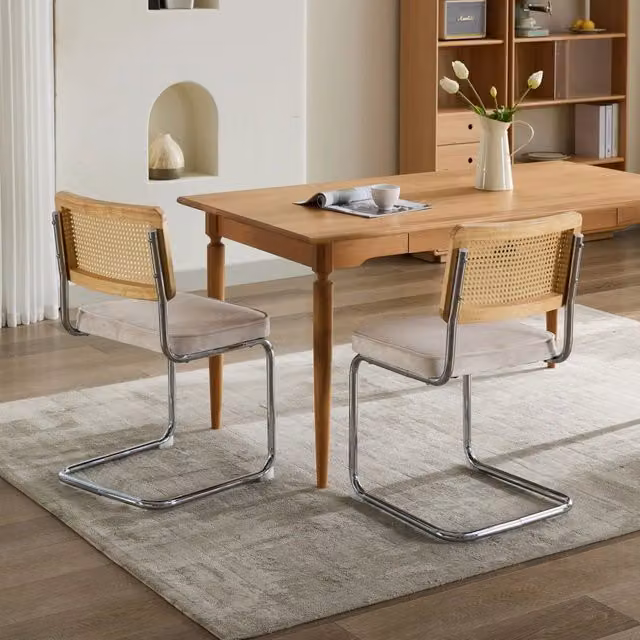 Sedia da sala da pranzo cantilever OKWISH in velluto beige con schienale in rattan intrecciato e struttura in metallo – 1
