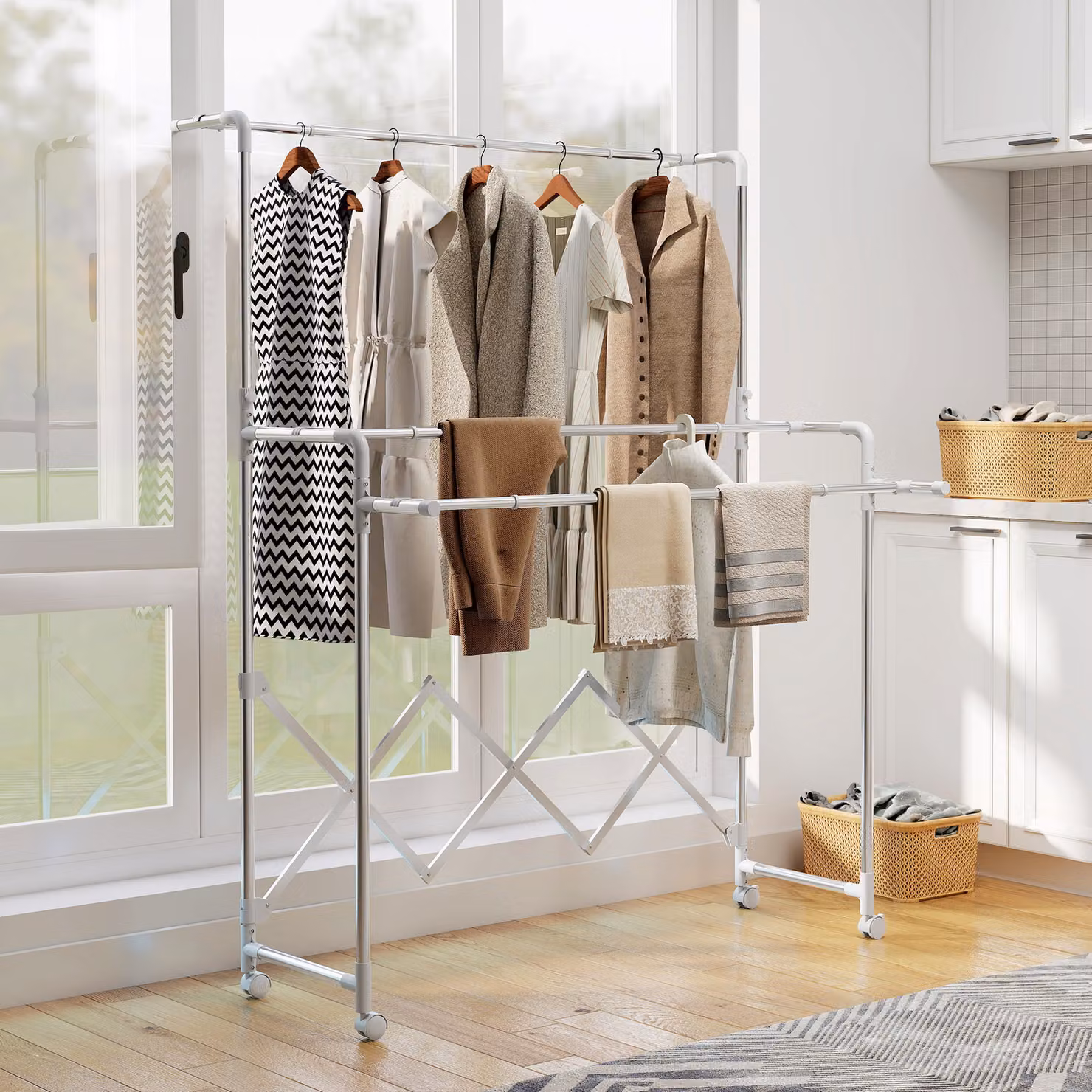 Stendibiancheria pieghevole HOMCOM con 3 barre regolabili, ruote girevoli e struttura in acciaio inox, argento – 2