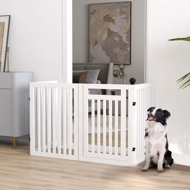 Desviae Cancelletto per cani pieghevole a 4 pannelli con porta e 2 piedini di supporto in MDF bianco 240 × 81 cm