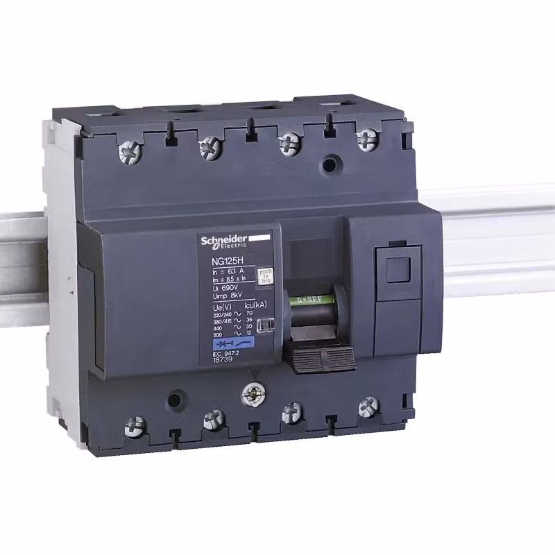 Interruttore Schneider Electric NG125H, 4 poli, 40A, caratteristica C 18737