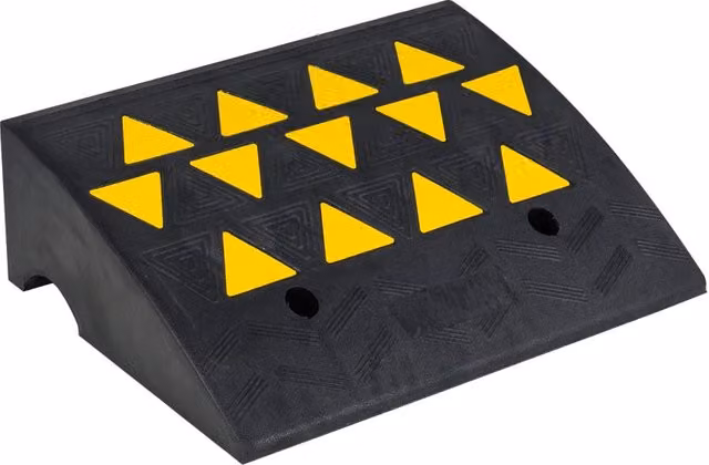 Set di 2 rampe per soglia antiscivolo in plastica nera e gialla con strisce riflettenti e fori di drenaggio, Altezza: 16 cm