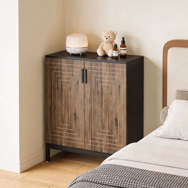 Mobile portascarpe 80x38x95 cm con 2 ante e ripiani removibili in MDF e metallo nero e marrone chiaro