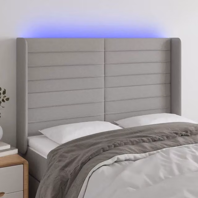 Testiera con LED Design Mania in tessuto grigio chiaro con porta USB, L: 147 cm, P: 16 cm, H: 118/128 cm