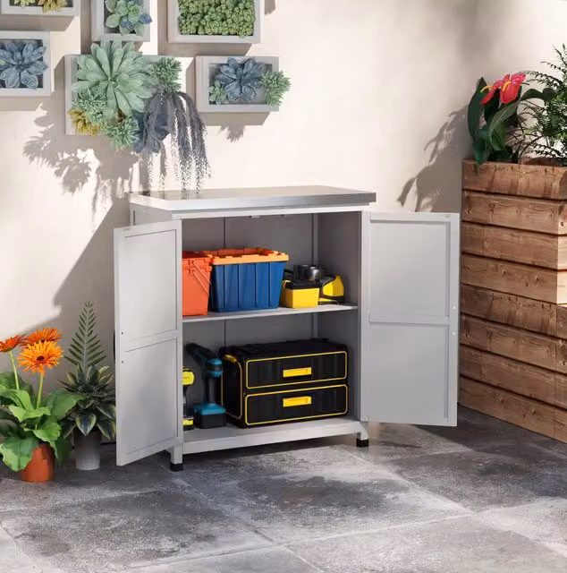 Armadio da giardino MODFU in legno e metallo grigio con ripiani interni e piano di lavoro L/P/H: 79 x 43 x 92 cm