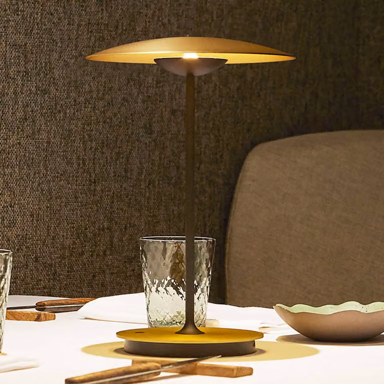 MARSET Lampada da tavolo di design Ginger, dimmerabile, Ottone / Oro, Soggiorno / Sala da pranzo, Alluminio, Design, Lampada da tavolo