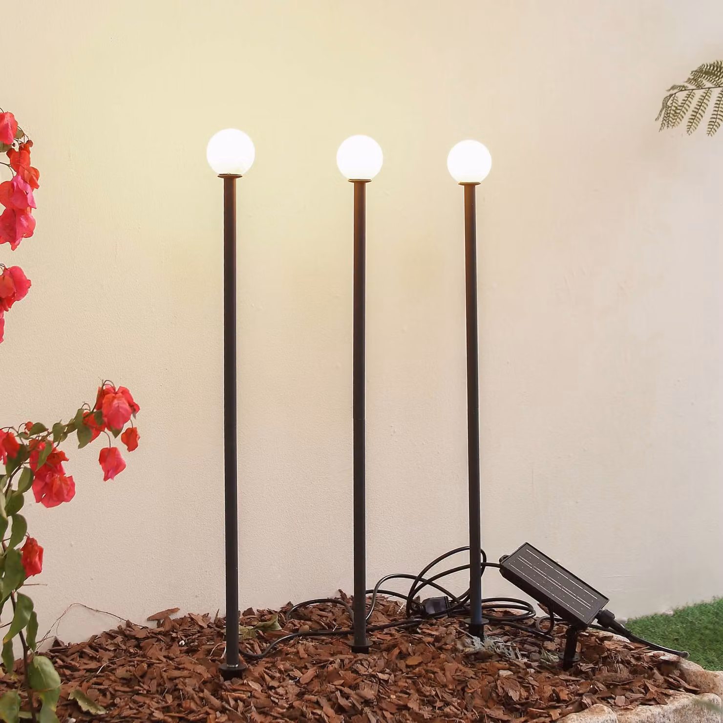 Lampada LED solare Lindby Freydis, set da 3, nera, 2.000 K Freydis, Nero, Alluminio, Moderno