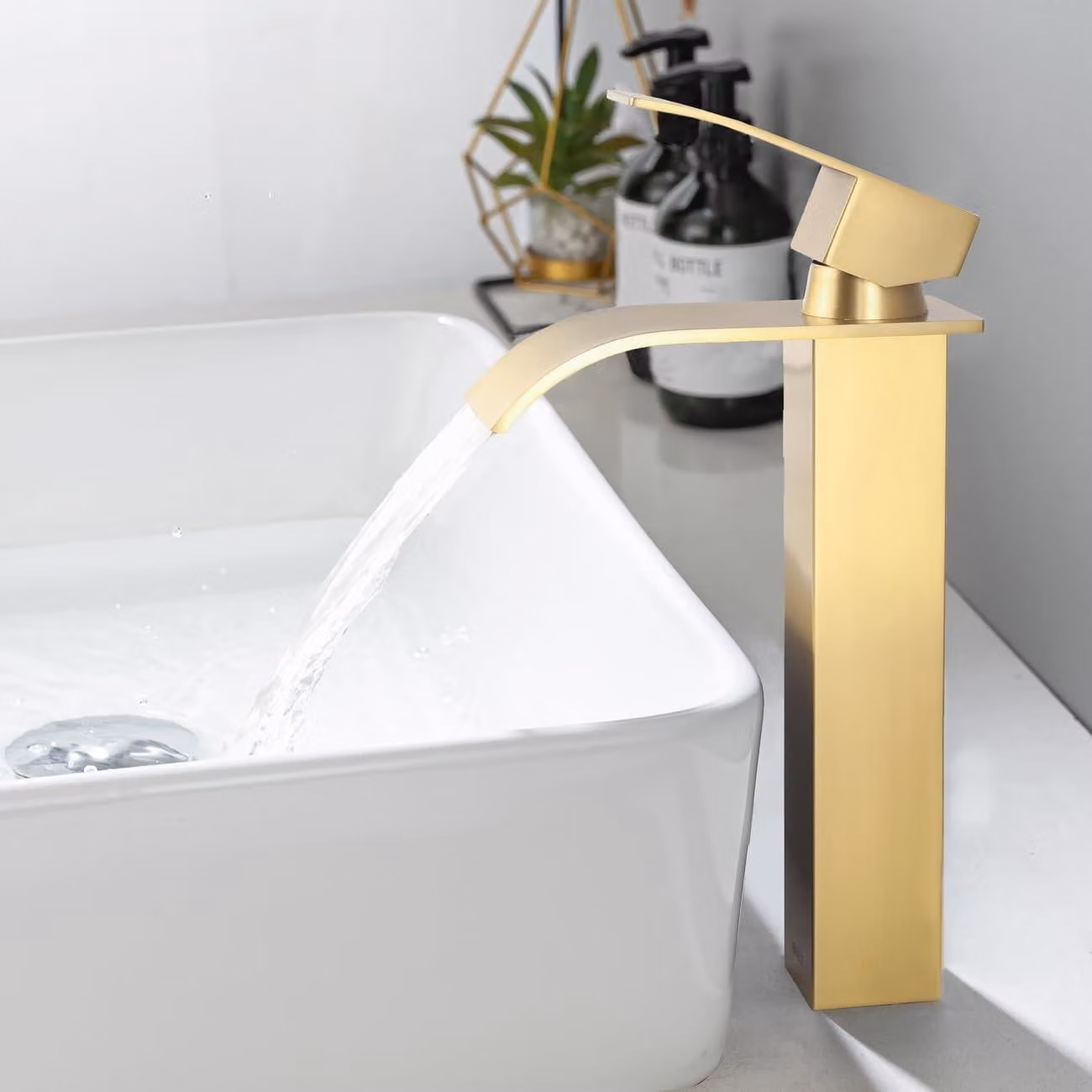 Rubinetto da bagno di alta qualità, modello "waterfall", finitura oro, miscelatore monocomando, cartuccia in Vetroceramica