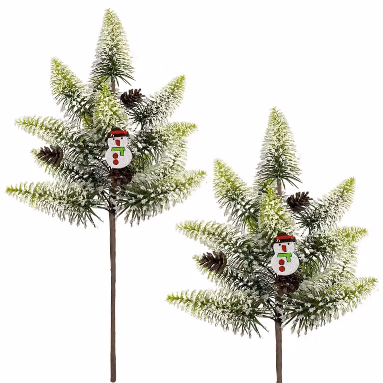 Albero di Natale artificiale con rami decorati con un pupazzo di neve