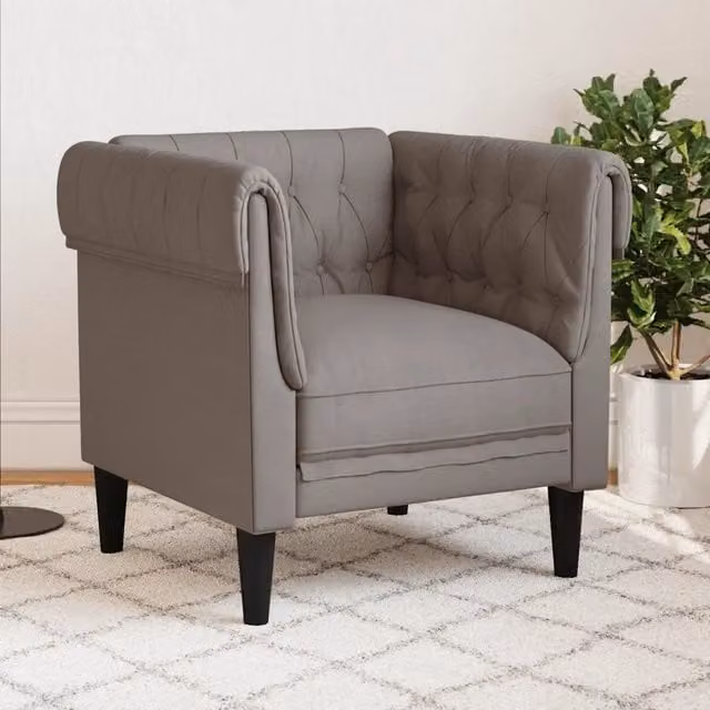 Poltrona Chesterfield in tessuto beige e grigio con braccioli per il tuo soggiorno