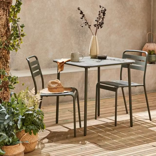 Set tavolo da giardino Sweeek in acciaio inossidabile con 2 sedie, design moderno, colore verde opaco, L/P/H: 70 x 72,5 x 70 cm