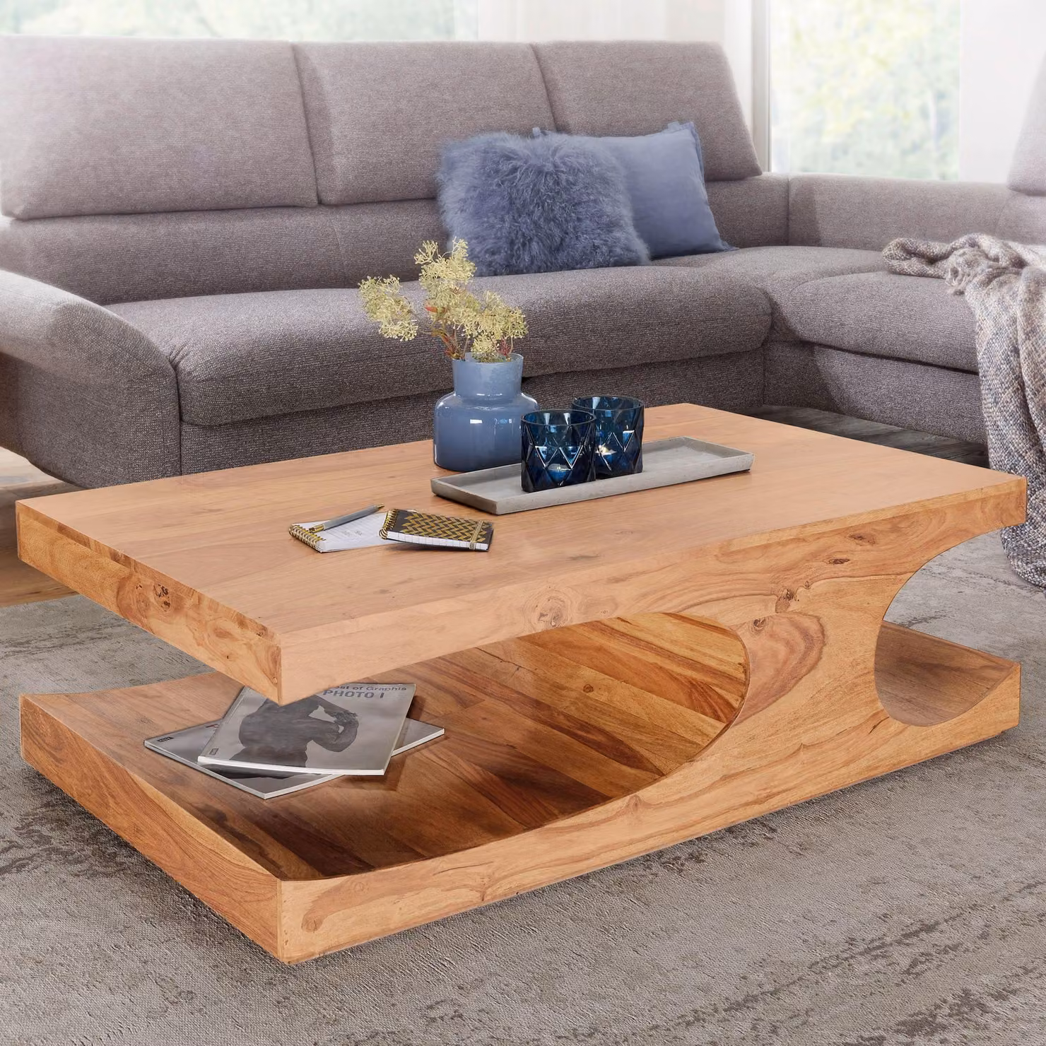 Tavolino FineBuy in legno massello di acacia 120 cm · Tavolino da salotto rettangolare con forma sinuosa e ripiano · Realizzato a mano e dal design unico