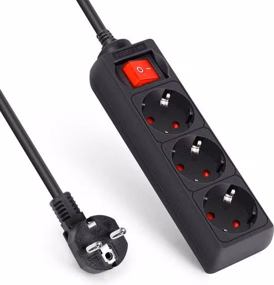 Presa multipla a tre prese con interruttore e schermatura dei contatti - Cavo da 3 metri, nero