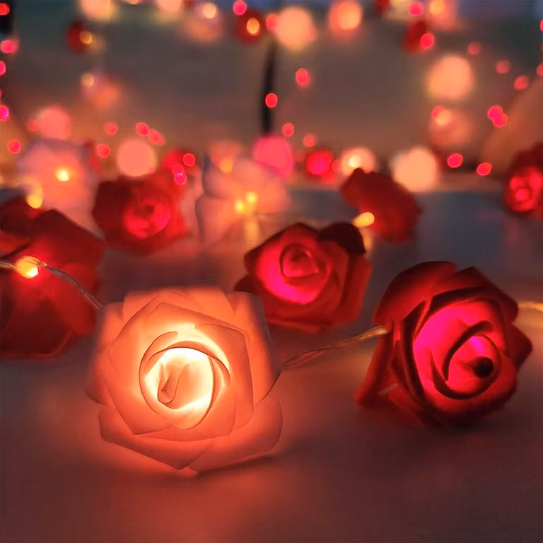 Catena luminosa a LED con forma di rose, 20 fiori, alimentata a batteria. Ghirlanda romantica a forma di rose, ideale per San Valentino, matrimoni, feste e decorazioni, disponibile nei colori rosa e rosso