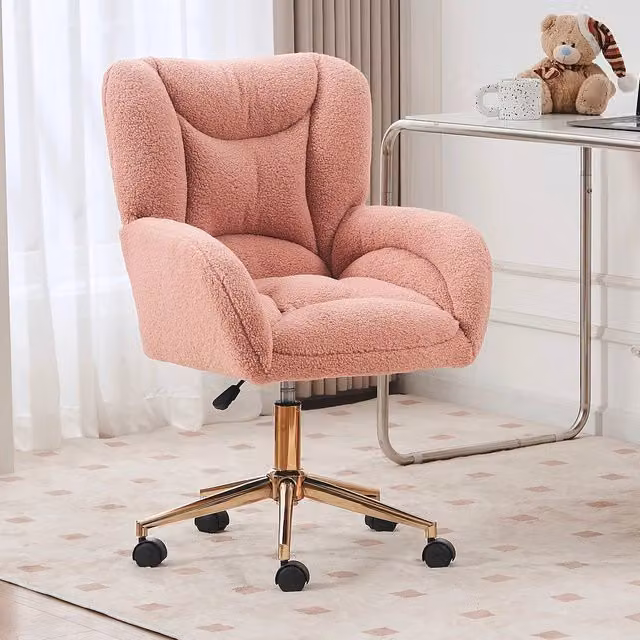 Sedia da ufficio girevole Minimal in tessuto bouclé rosa con gambe dorate in metallo